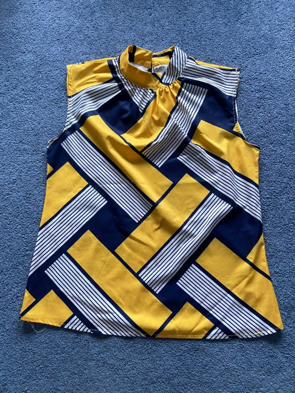 Unbranded Women's Yellow, Blue, & White Sleeveless Blouse Size Medium